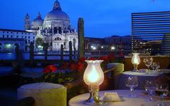 Cena romántica en el Grand Canal Restaurant
