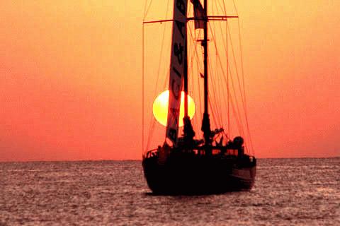 Navegar a la puesta del sol
